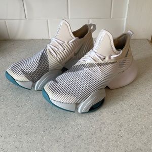 Barely worn! Nike Superrep Sneaker. Women Size 9.5